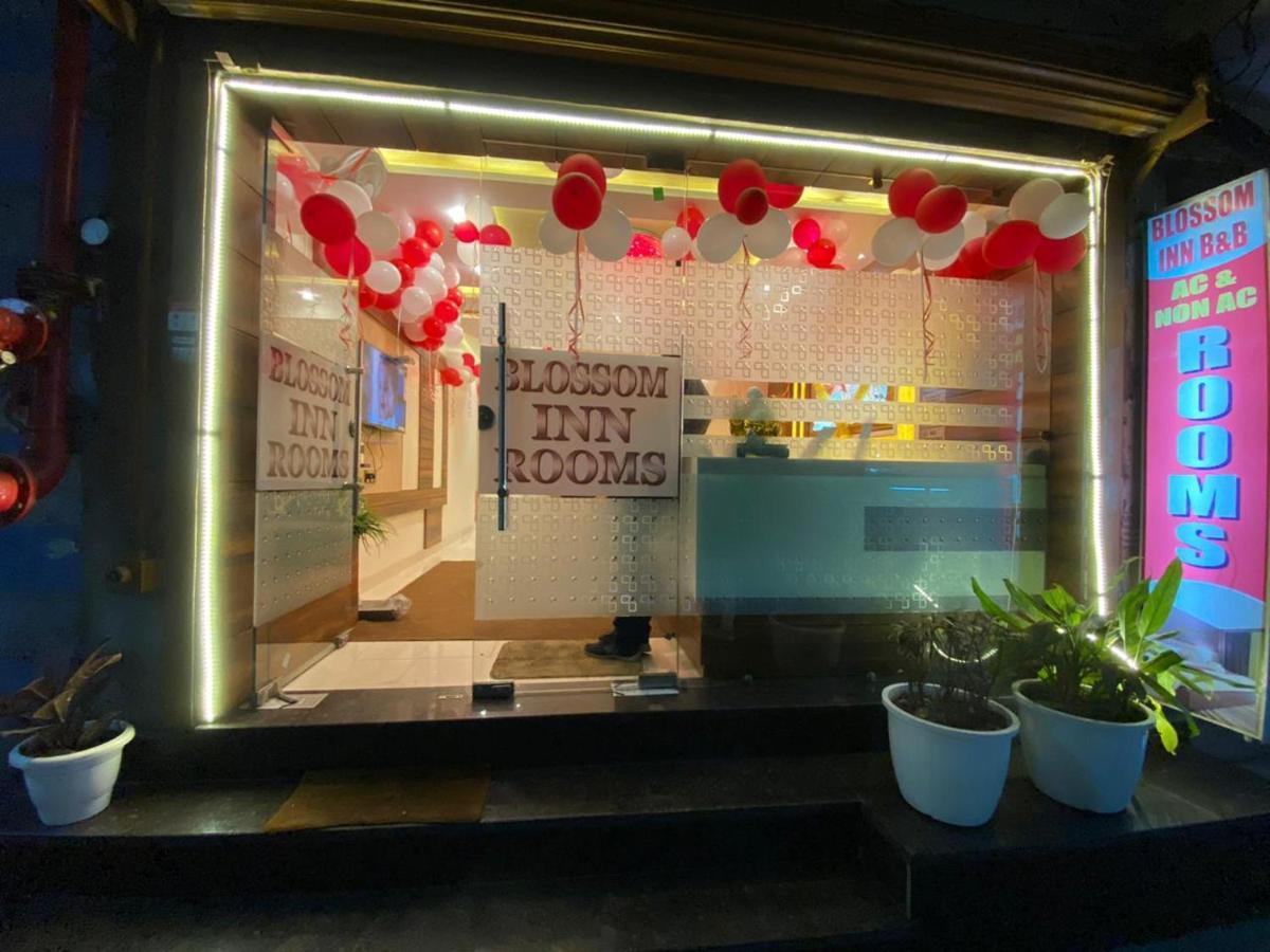 Hotel Blossom Inn Amritsar Buitenkant foto