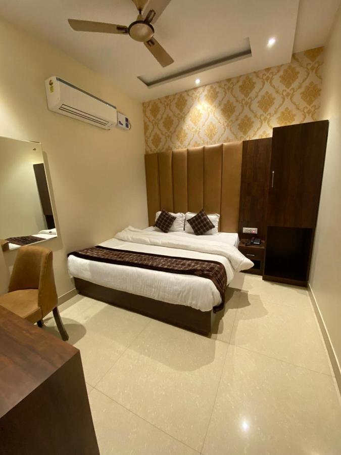 Hotel Blossom Inn Amritsar Buitenkant foto