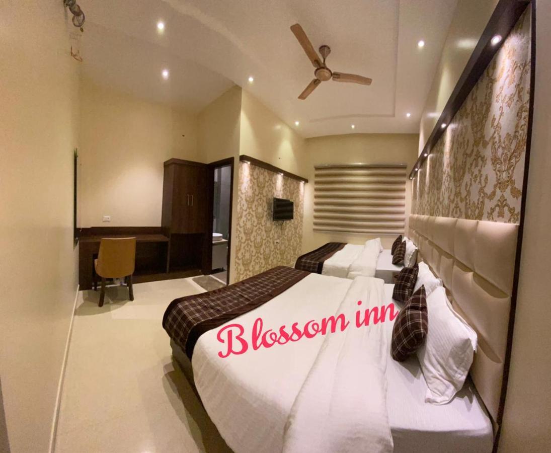 Hotel Blossom Inn Amritsar Buitenkant foto