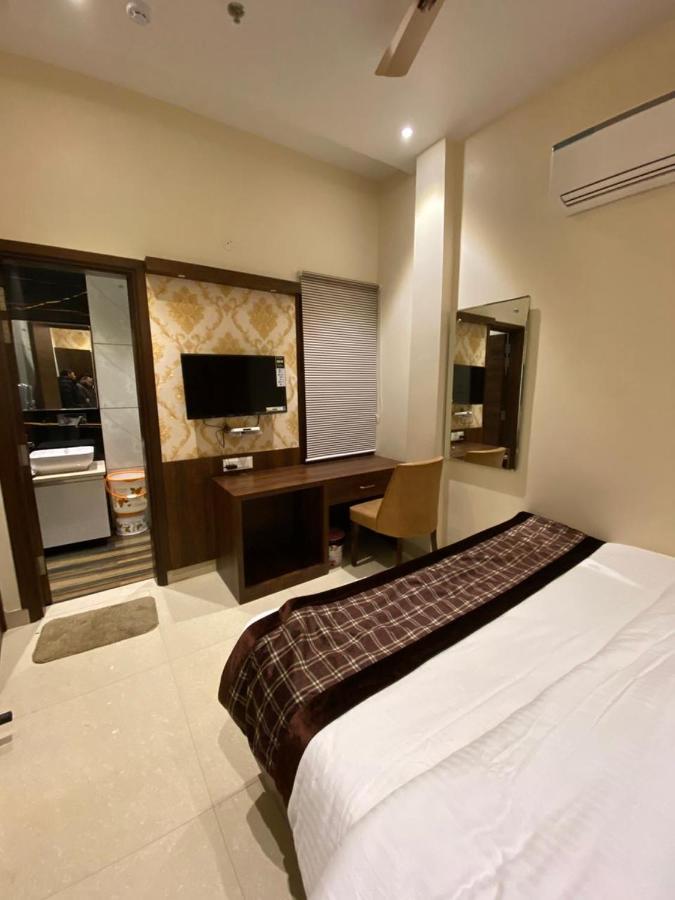 Hotel Blossom Inn Amritsar Buitenkant foto