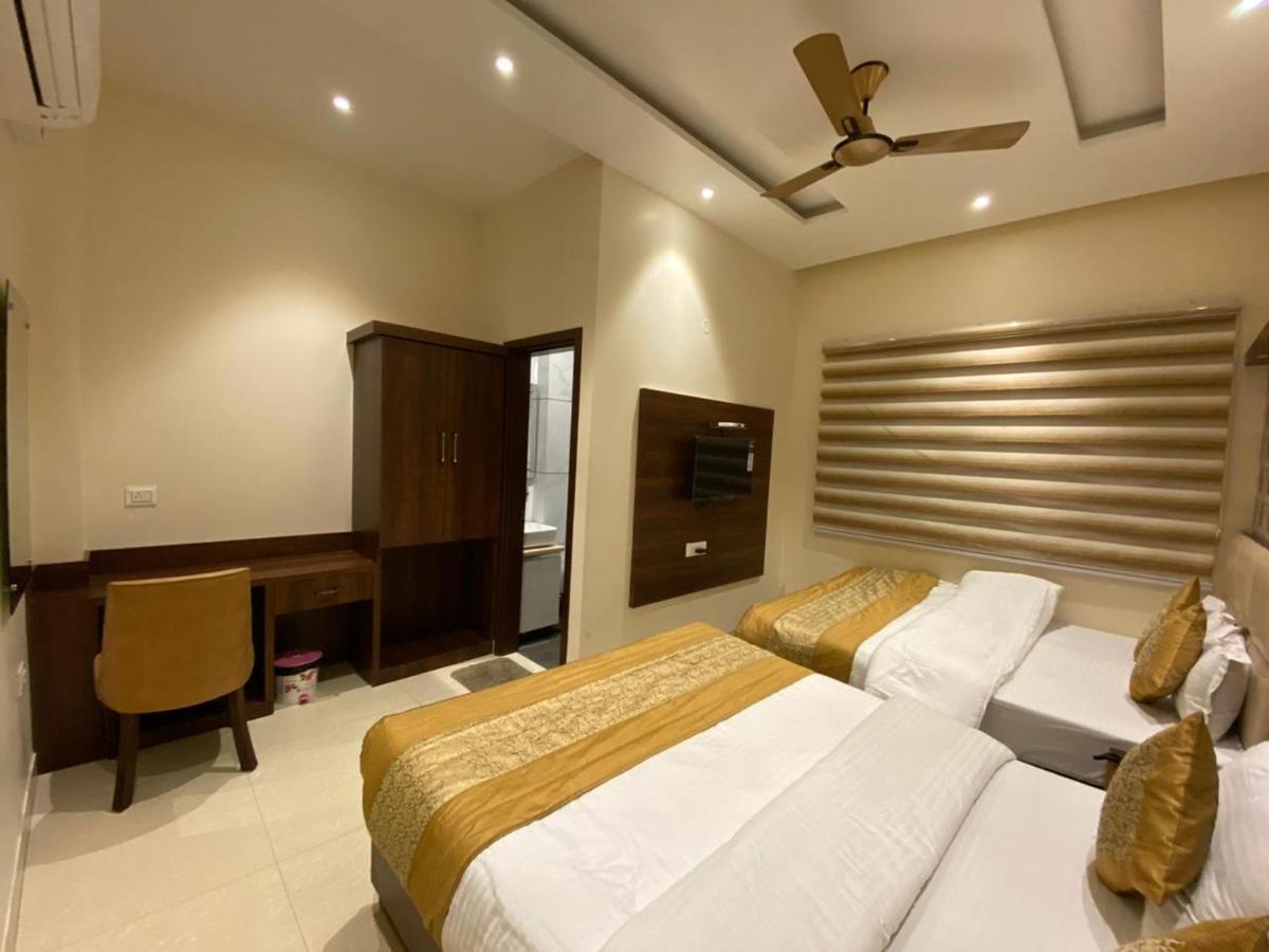Hotel Blossom Inn Amritsar Buitenkant foto