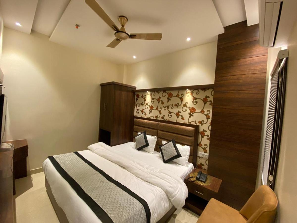 Hotel Blossom Inn Amritsar Buitenkant foto