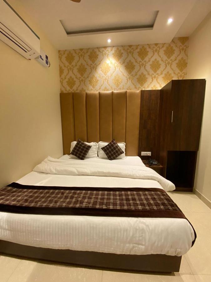 Hotel Blossom Inn Amritsar Buitenkant foto