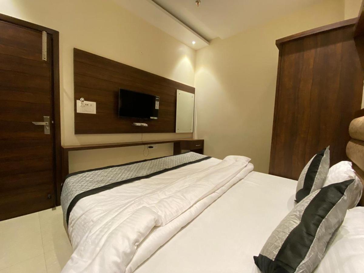 Hotel Blossom Inn Amritsar Buitenkant foto