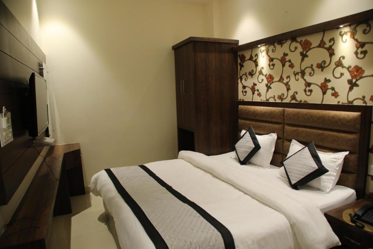 Hotel Blossom Inn Amritsar Buitenkant foto