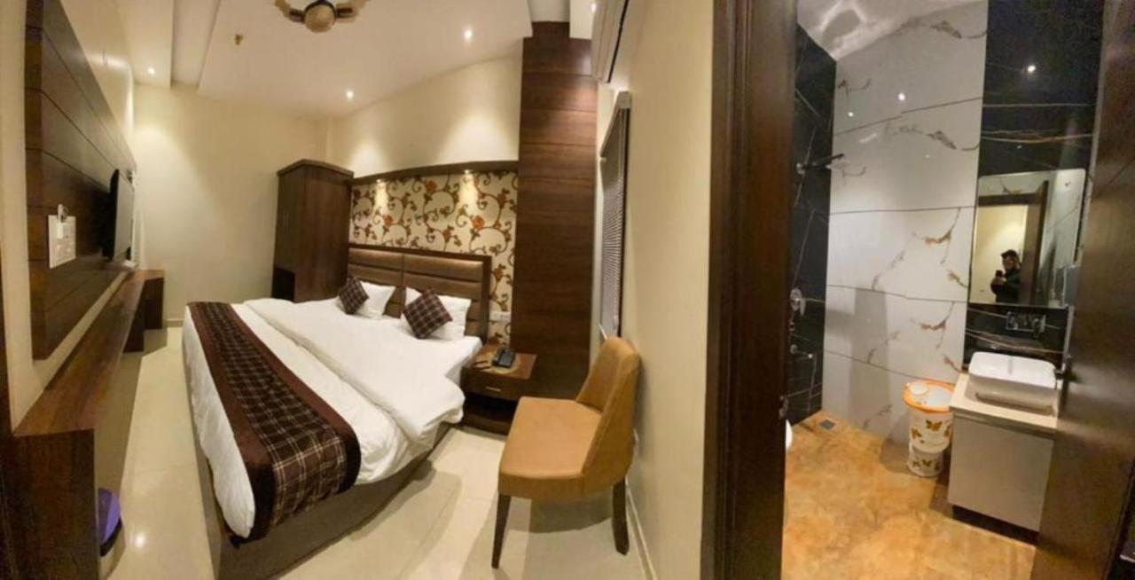 Hotel Blossom Inn Amritsar Buitenkant foto