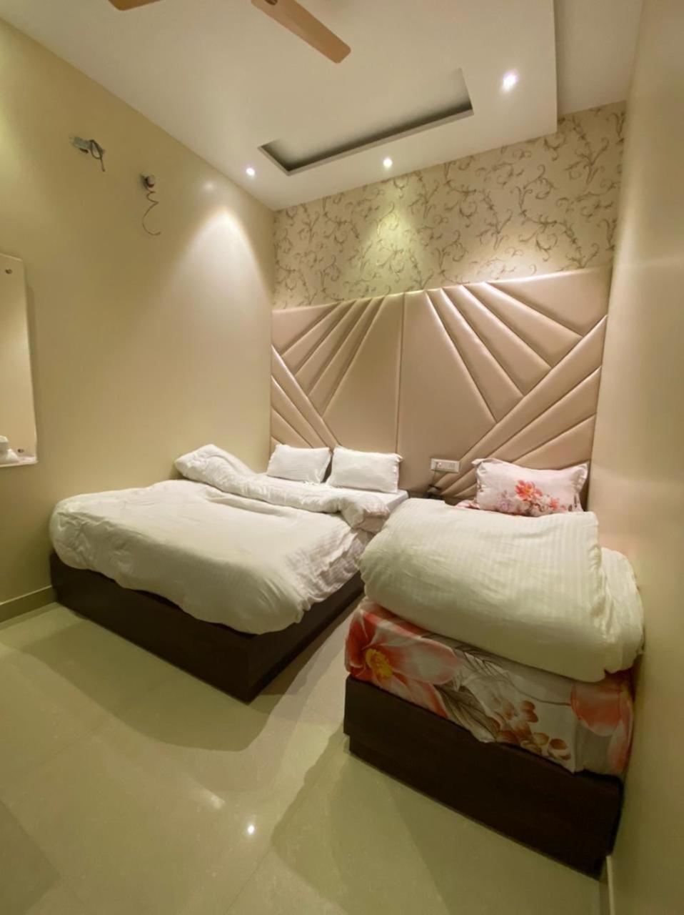 Hotel Blossom Inn Amritsar Buitenkant foto