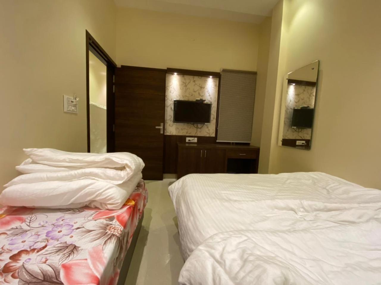 Hotel Blossom Inn Amritsar Buitenkant foto