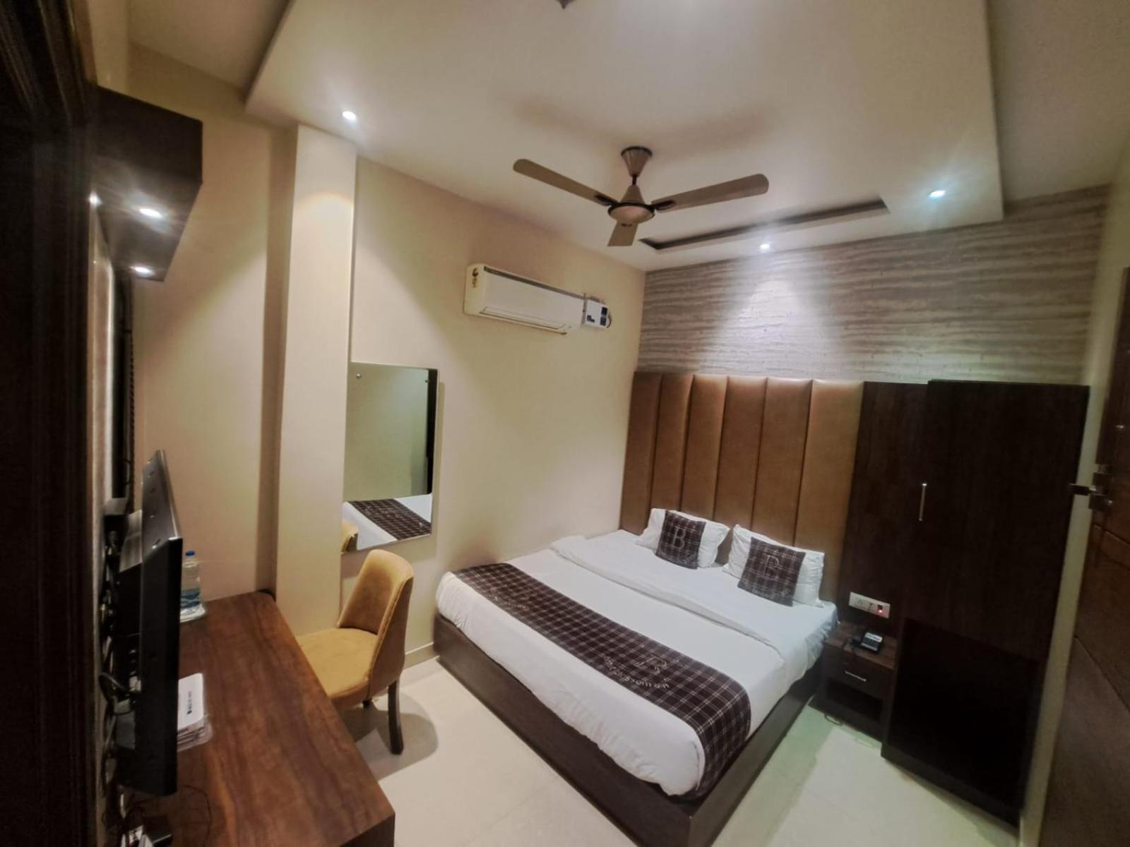 Hotel Blossom Inn Amritsar Buitenkant foto