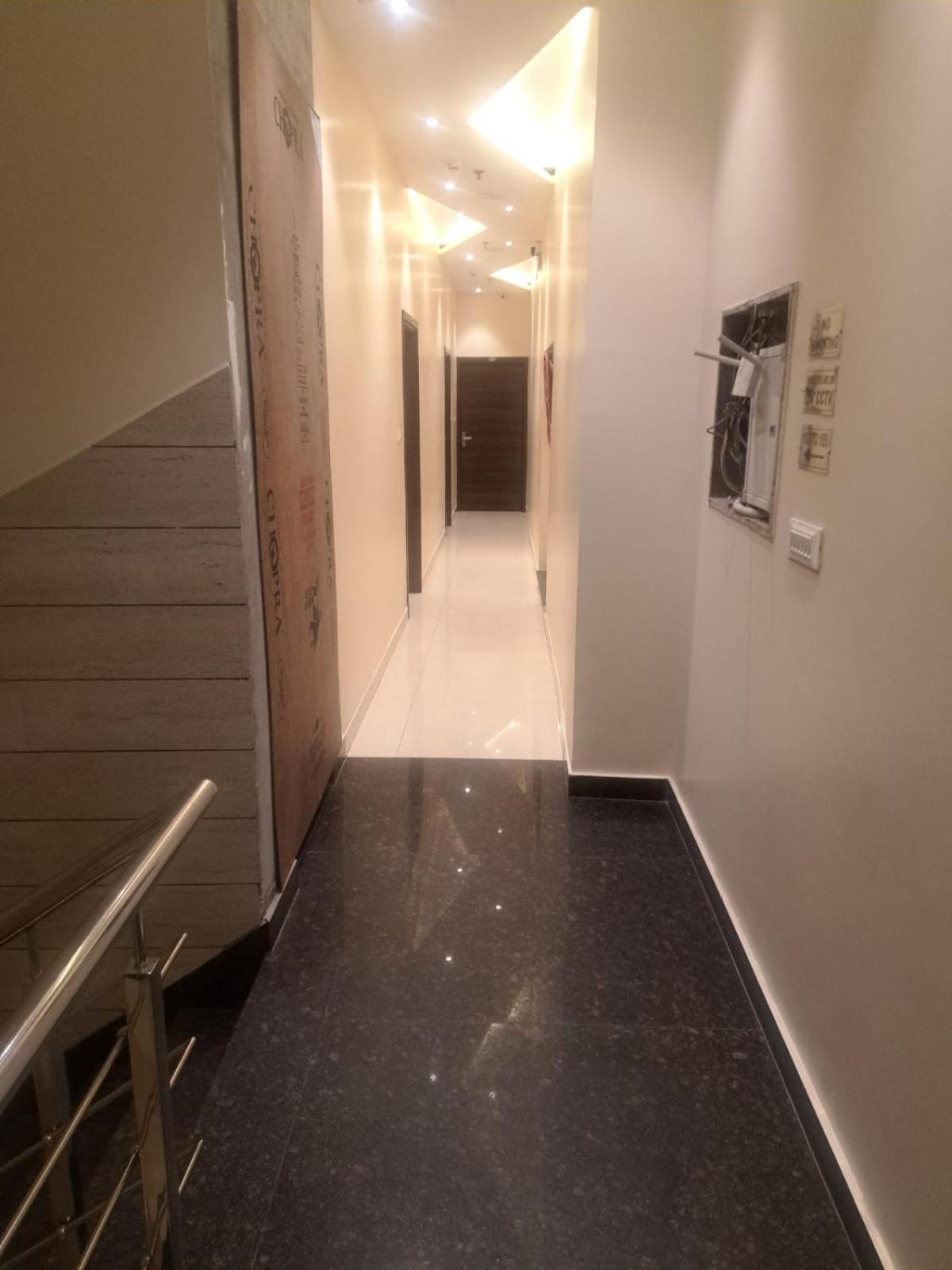 Hotel Blossom Inn Amritsar Buitenkant foto